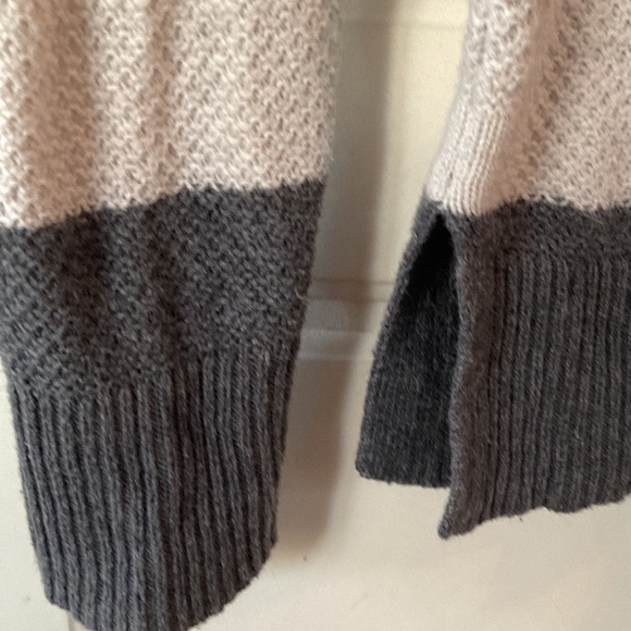 5/20$❤️🔥 GAP💫 Women’s Gray/White Striped Causal Long Sleeve Sweater - Picture 5 of 6